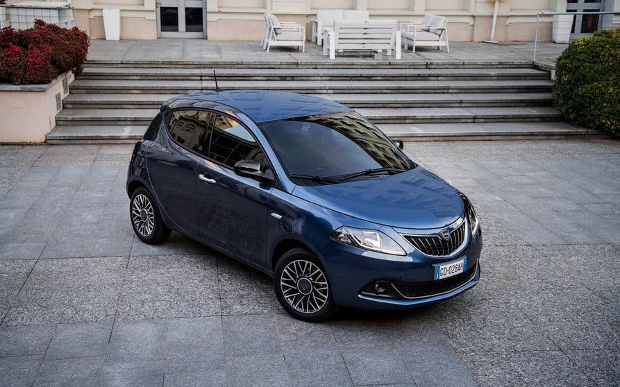  Stellantis podría trasladar la construcción del e-208 y el Lancia Ypsilon hasta la fábrica de Figueruelas 