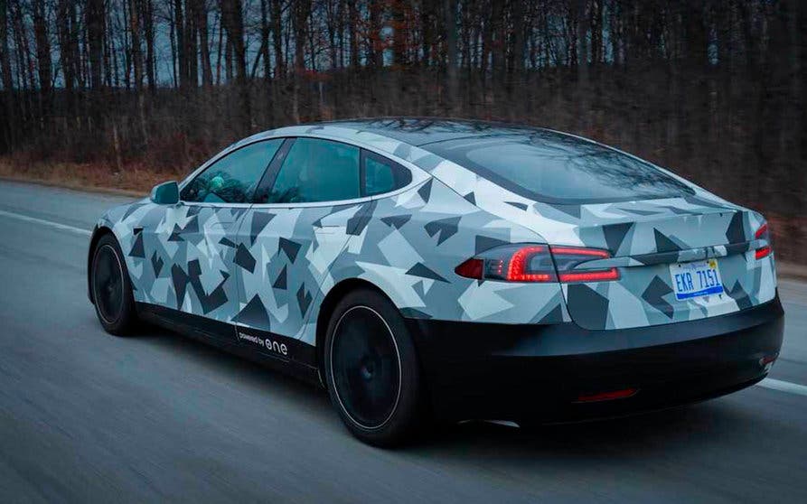  El Tesla Model S de Our Next Energy (ONE) dotado de una batería experimental de 207,3 kWh de capacidad, el doble que la del original. 