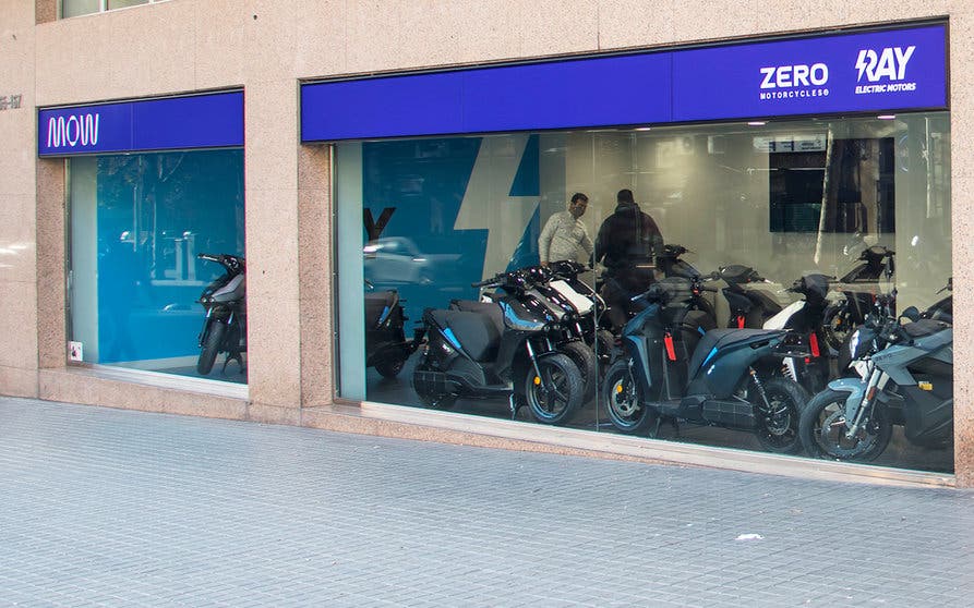  MOW, la primera tienda exclusiva de motos eléctricas de Quadis. 