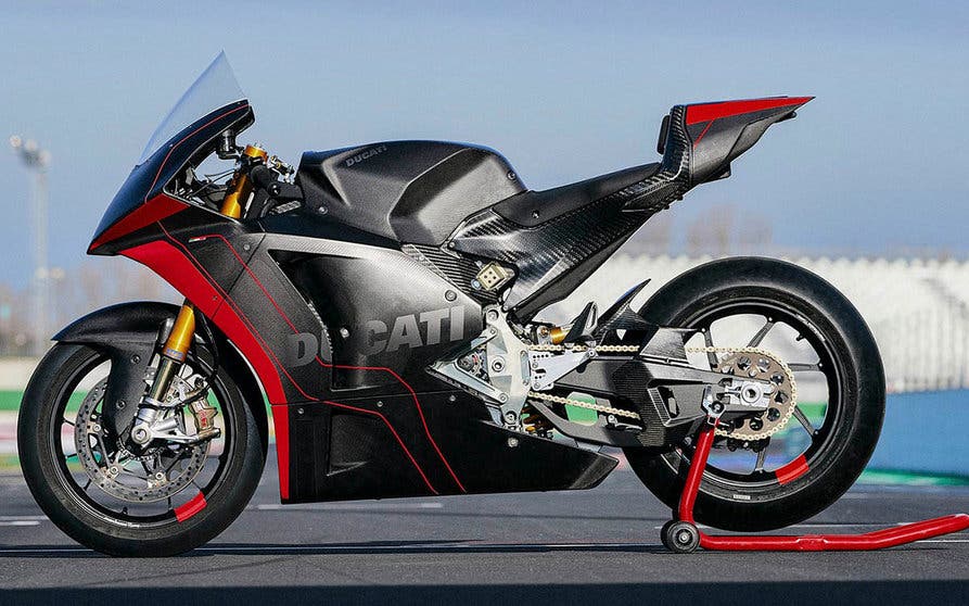  Las motos eléctricas de Ducati se beneficiarán de la tecnología y la experiencia de la marca en el desarrollo dela V21L, que será la que se emplee en la competición de Moto E a partir de 2030. 