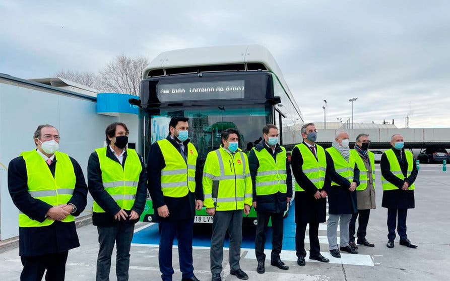  Presentación del primer autobús impulsado con hidrógeno en la región. 