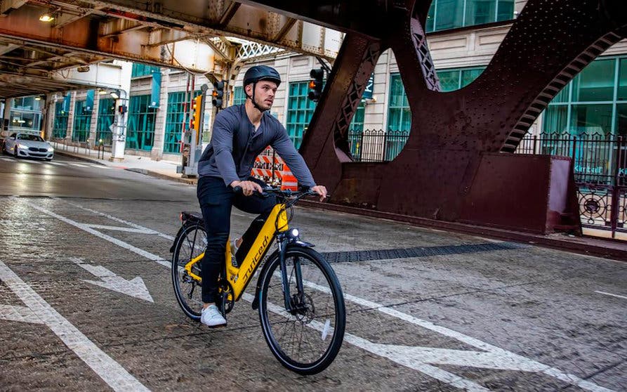  La nueva bicicleta eléctrica de Juiced Bikes, Cross Current X Step-Through, ofrece un cuadro bajo que facilita subirse y bajarse de ella, una características muy apreciada por los ciclistas urbanos. 