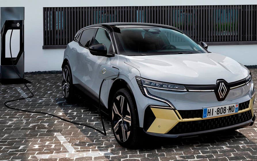  La versión Evolution ER del Renault Megane E-Tech, inicialmente anunciada para profesionales, también puede configurarse para clientes particulares. 