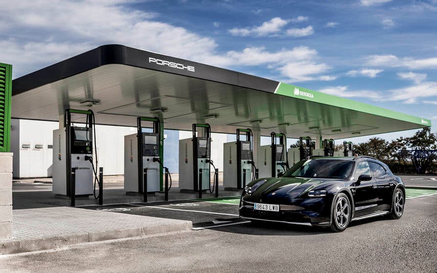  Porsche e Iberdrola inauguran su primera estación de carga conjunta 
