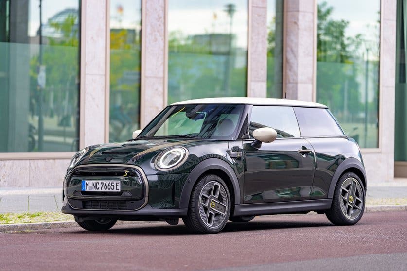  El MINI Cooper SE eléctrico se viste de Mini clásico con la Resolute Edition 