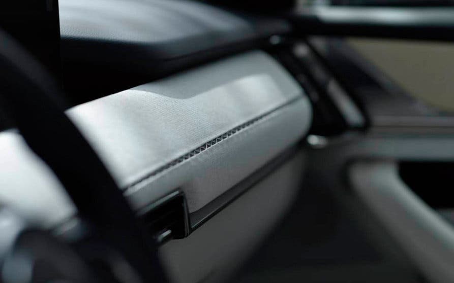  Imagen teaser del salpicadero del Mazda CX-30. 
