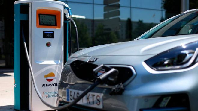  Punto de recarga de Repsol para KIA. 