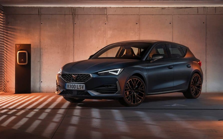 El Cupra León e-Hybrid recibe varias mejoras para hacerlo más deportivo (e  interesante)