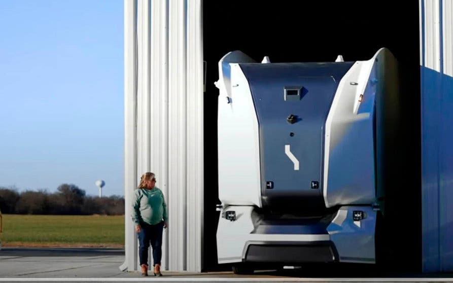  Tiffany Heathcott , la primera operadora remota de cápsula Pod que realizará su trabajo en el Remote Pod Operation Station, desde donde supervisará las operaciones de varias d estas cápsulas eléctricas y autónomas. 