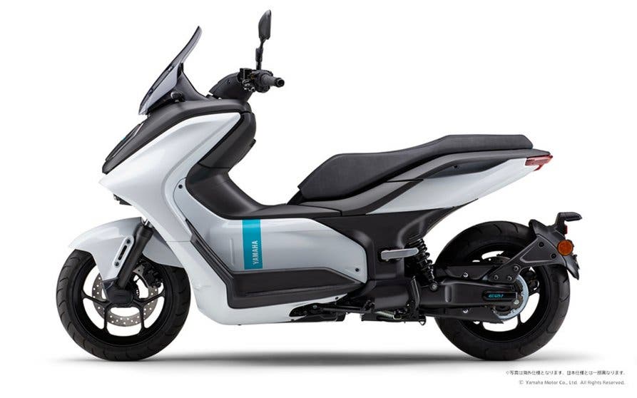 Polo completar perspectiva Yamaha E01: ya sabemos la autonomía y potencia del scooter eléctrico “125”  de Yamaha