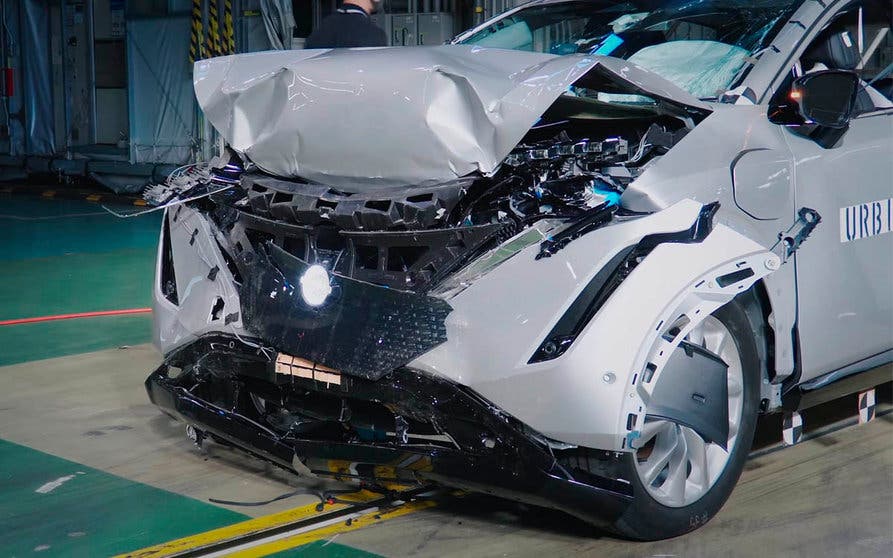  El Nissan Ariya tras la prueba de colisión frontal de Euro NCAP. 