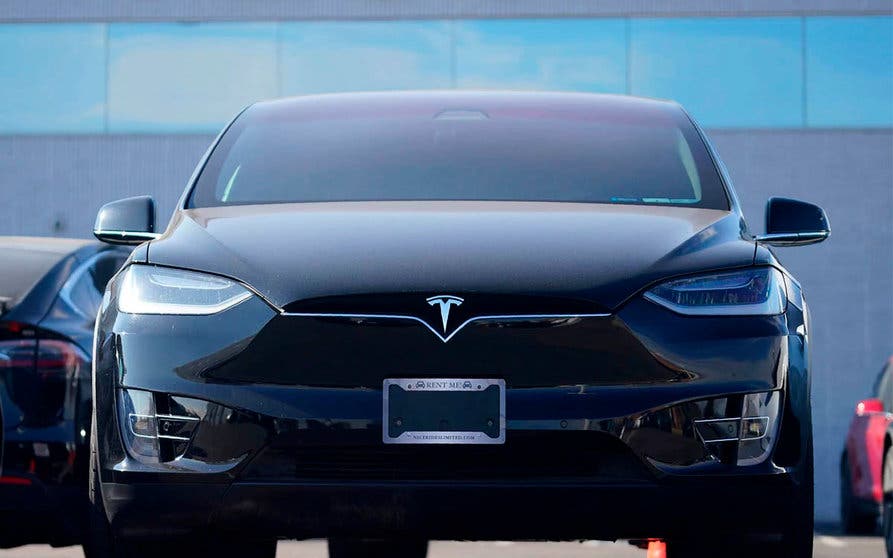  La Oficina de Patentes de Estados Unidos ha publicado los detalles de los limpiaparabrisas láser que Tesla podría implementar en sus coches eléctricos. 