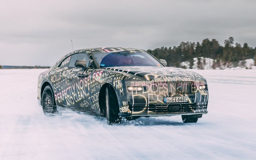  El Rolls-Royce Spectre sigue su desarrollo y anuncia algunos datos técnicos impresionantes 