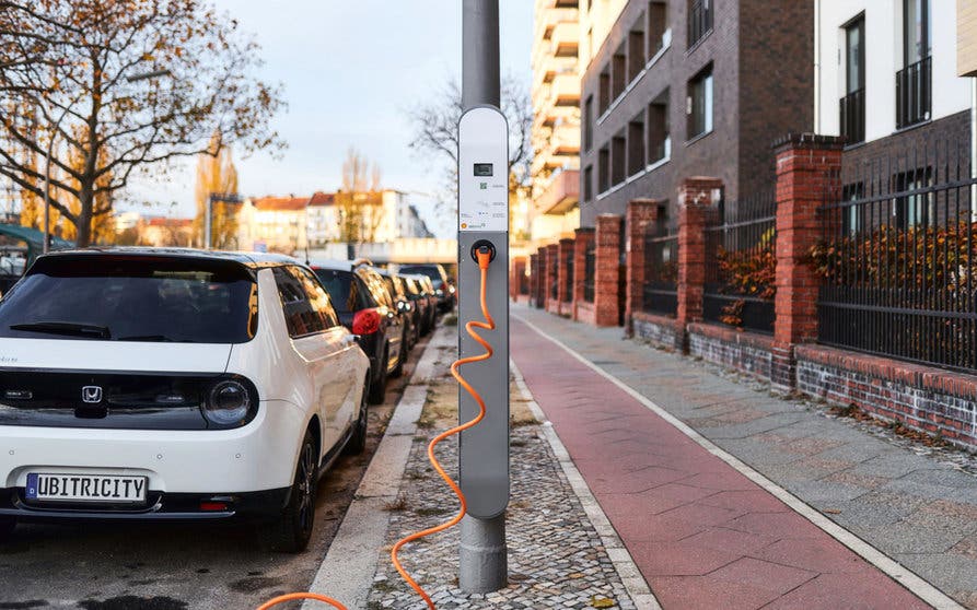  Berlín instalará más de 200 puntos de carga en farolas para facilitar la recarga de los residentes 