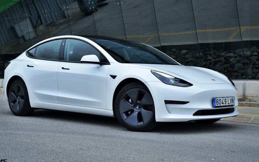  Así es el Tesla MOdel 3 más básico, y el que más tarda Tesla entregar 