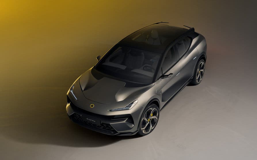  Matt Windle sale en defensa de su nuevo SUV eléctrico, el Lotus Eletre 