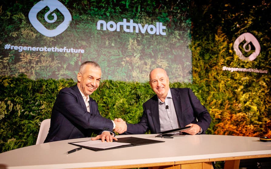 El director de operaciones de Northvolt, Paolo Cerrutiel, y director general de Galp, Andy Brown. 