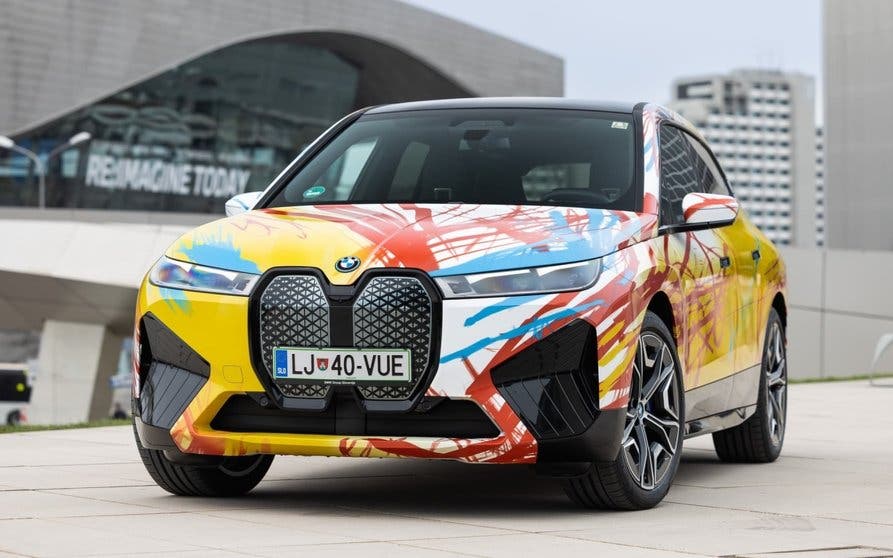  El BMW iX sirve como lienzo en blanco para crear el último 'Art Car' de BMW 