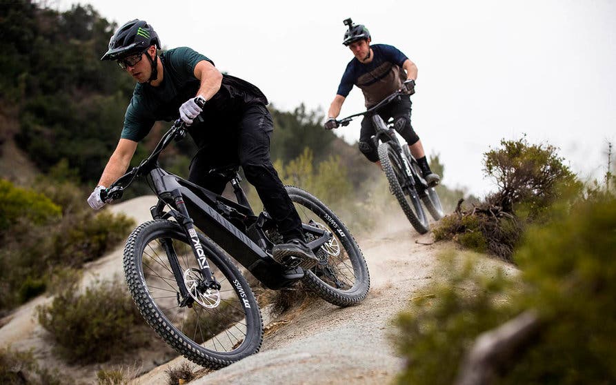  Bicicleta eléctrica de montaña Canyon Spectral:ON 2022, con cuadro de carbono, ruedas mullet y baterías de hasta 900 Wh. 