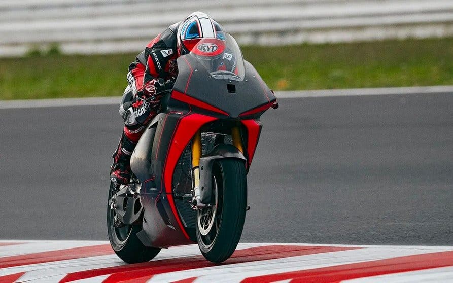  La V21L es el prototipo bajo el que Ducati está desarrollando su tecnología para MotoE. 