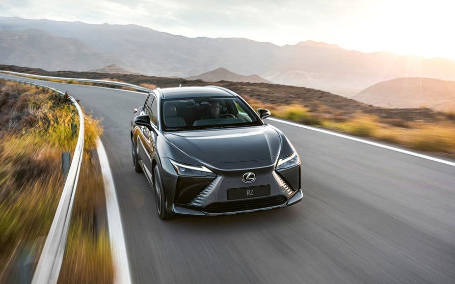  Las 5 claves del Lexus RZ 450e. 