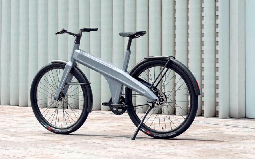  La bicicleta eléctrica Mokumono Polder combina su aspecto minimalista con una construcción duradera. 