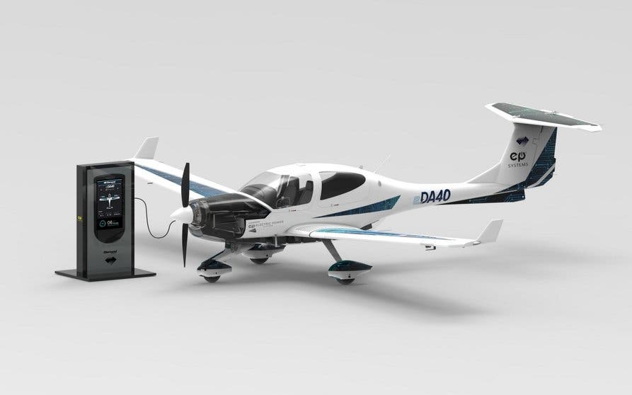  El Diamond Aircraft eDA40 es el primer avión eléctrico equipado con carga rápida de CC 