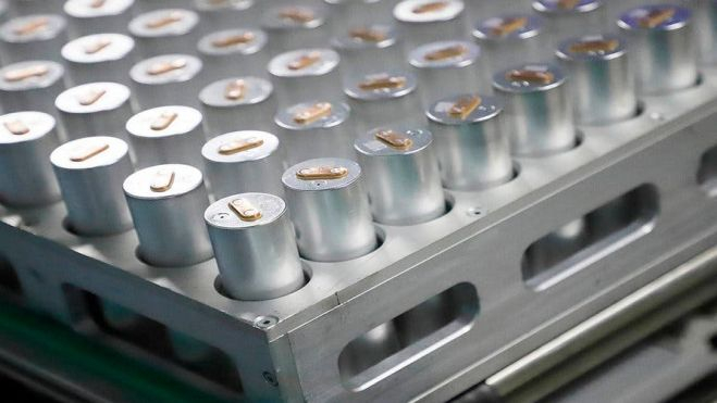 El comportamiento de las celdas de batería LFP durante la carga en comparación con otras químicas explica la razón por la que Tesla recomienda cargar estas baterías al 100 % de manera habitual. El comportamiento de las celdas de batería LFP durante la carga en comparación con otras químicas explica la razón por la que Tesla recomienda cargar estas baterías al 100 % de manera habitual.
