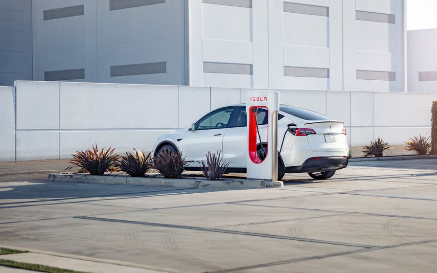  Tesla libera más Supercargadores noruegos para coches eléctricos ajenos 