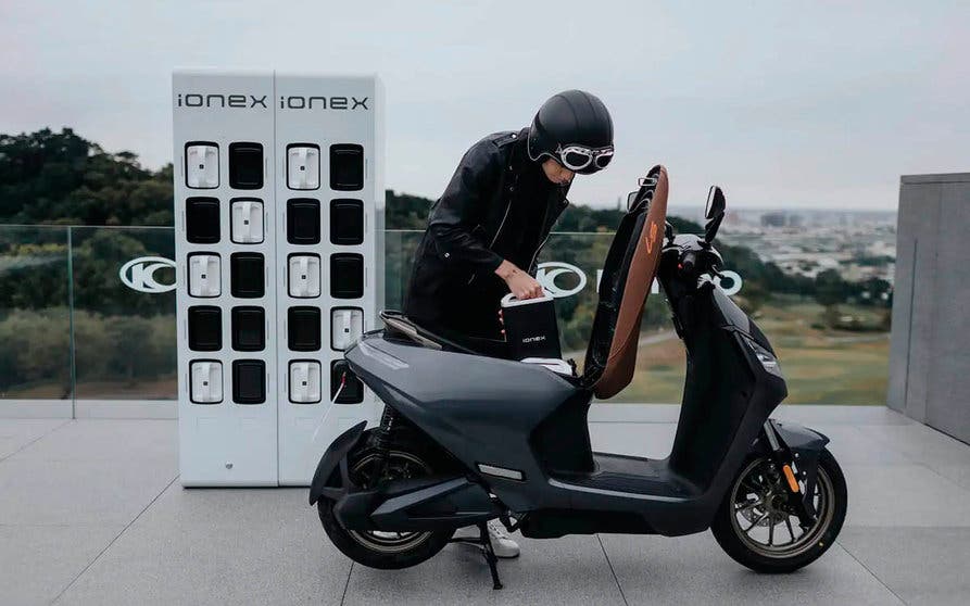  A través de Ionex, Kymco ofrecerá en Europa su sistema de intercambio de baterías para scooters eléctricos. 