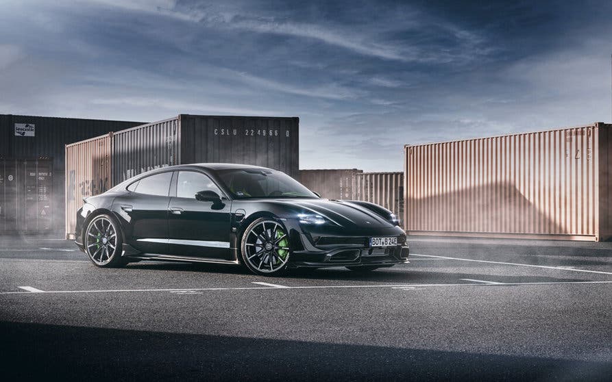  El Porsche Taycan Turbo S ha pasado por las manos de BRABUS para presentar una imagen mucho más radical 