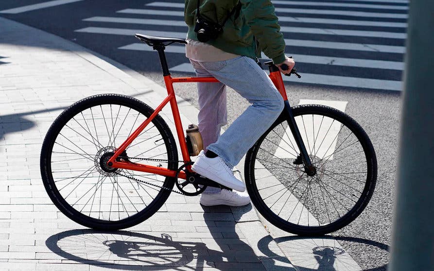  Scrat S2, una bicicleta eléctrica sencilla y ligera, para circular por la ciudad que no renuncia a componentes de alta calidad. 