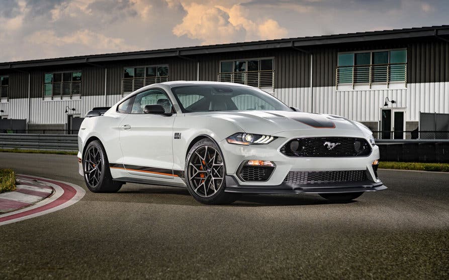  El Mustang Coupé 2024 llegará con una importante dosis de electrificación. 