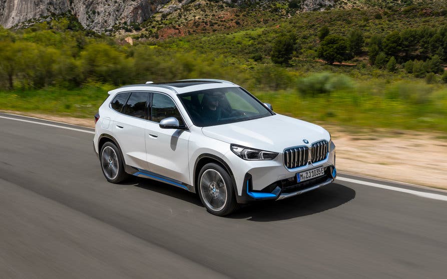  Nuevo BMW iX1 eléctrico. 