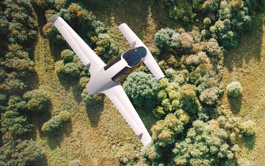  El prototipo de demostración del avión eléctrico eVTOL de Lilium ha realizado, en pleno vuelo, la transición de ala que le permite pasar del vuelo vertical al estacionario. En la imagen el Phoenix 2 en vuelo de crucero con los rotores en posición horizontal. 