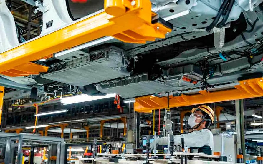  Mazda se compromete a que sus fábricas sean neutras en carbono en 2035, para lo que confía en las energías renovables y en la introducción de combustibles neutros en carbono para el transporte interno. 