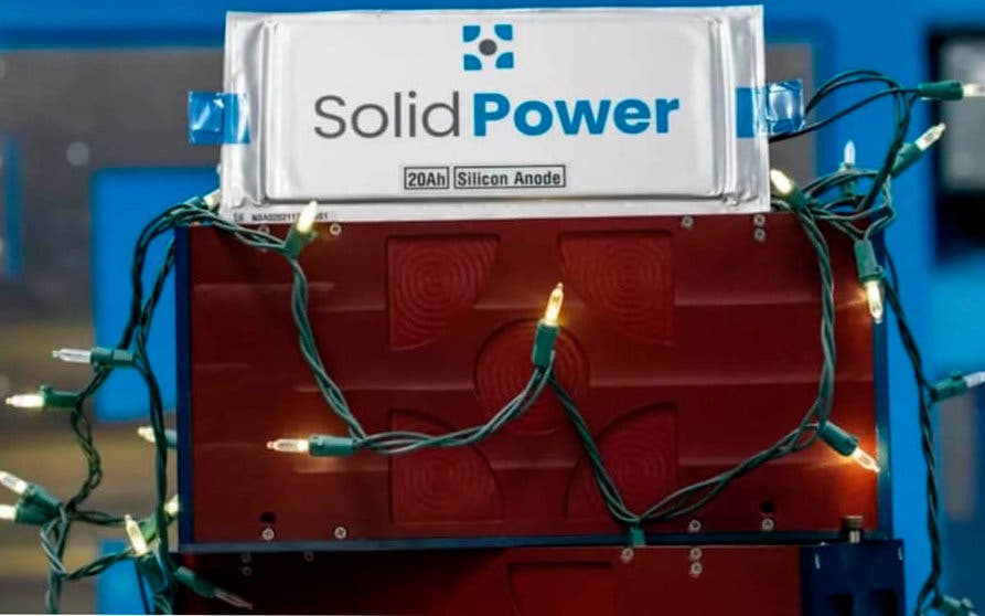  Solid Power ha instalado una línea de producción piloto en la que producirá los primeros prototipos de sus baterías en estado sólido ricas en azufre que serán enviadas a Ford y BMW para pruebas de validación. 