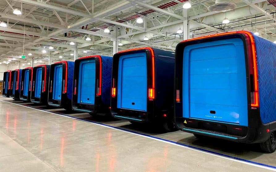  Las 100.000 furgonetas eléctricas que Amazon ha encargado a Rivian podrían contar con un sistema automatizado para la recarga. 