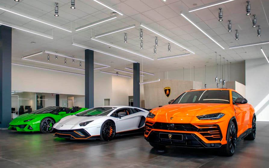  Según la enmienda 121, algunos fabricantes de series pequeñas como Lamborghini podrían seguir ofreciendo modelos térmicos después de 2035. 