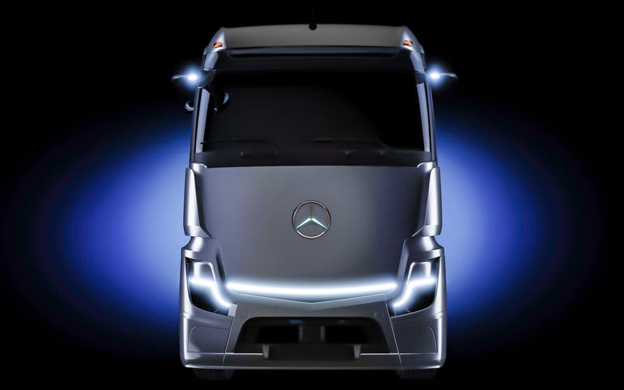  El camión eléctrico Mercedes eActros LongHaul admitirá 1 MW de potencia de recarga y alcanzará los 500 kilómetros de autonomía 