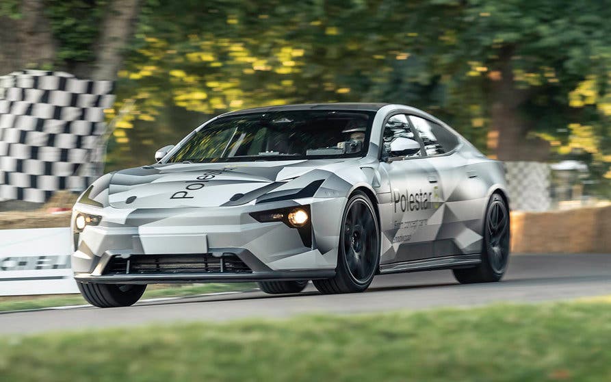  Durante el Festival de la Velocidad de Goodwood, el prototipo del Polestar 5 ascenderá dos veces al día por la legendaria colina de Goodwood en el grupo "First Glance". 