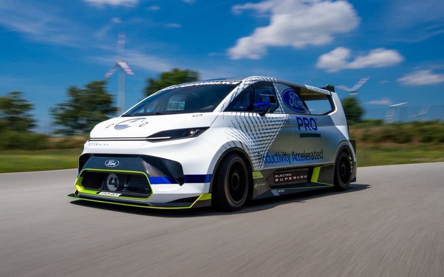  La Ford Pro Electric Supervan es la furgoneta eléctrica más extrema que vas a ver hoy 