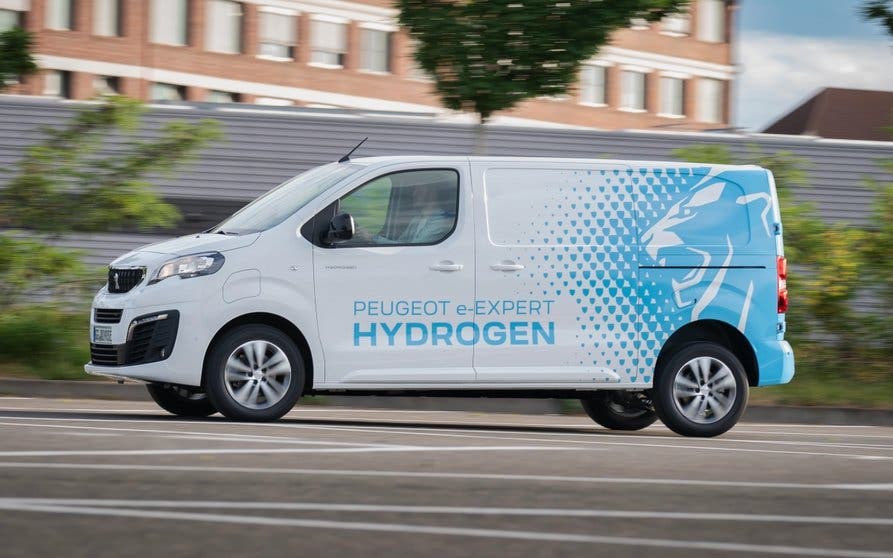  Peugeot lanza su propia furgoneta eléctrica de hidrógeno y enchufable 