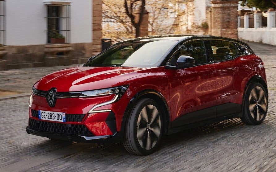  El Renault Megane E-Tech eléctrico llega a España. 