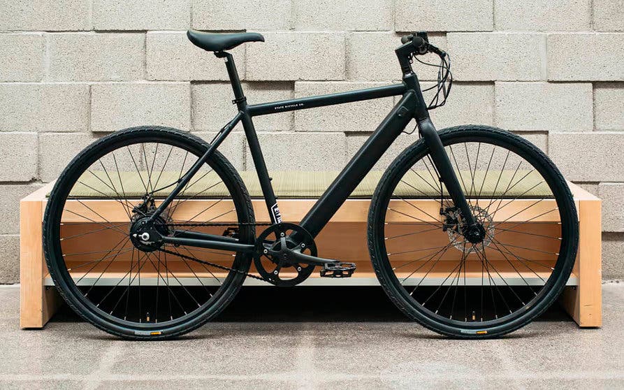 La eBike Commuter 6061 de State Bicycle lleva la discreción al límite para no parecer una bicicleta eléctrica. 
