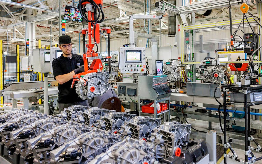  La planta de Cléon acelera su transformación con la inauguración de las líneas de producción del ‘ePT-160kW’, un motor eléctrico de 160 kW, que se utiliza en la versión más potente y con la batería de mayor tamaño del Mégane E-Tech. 