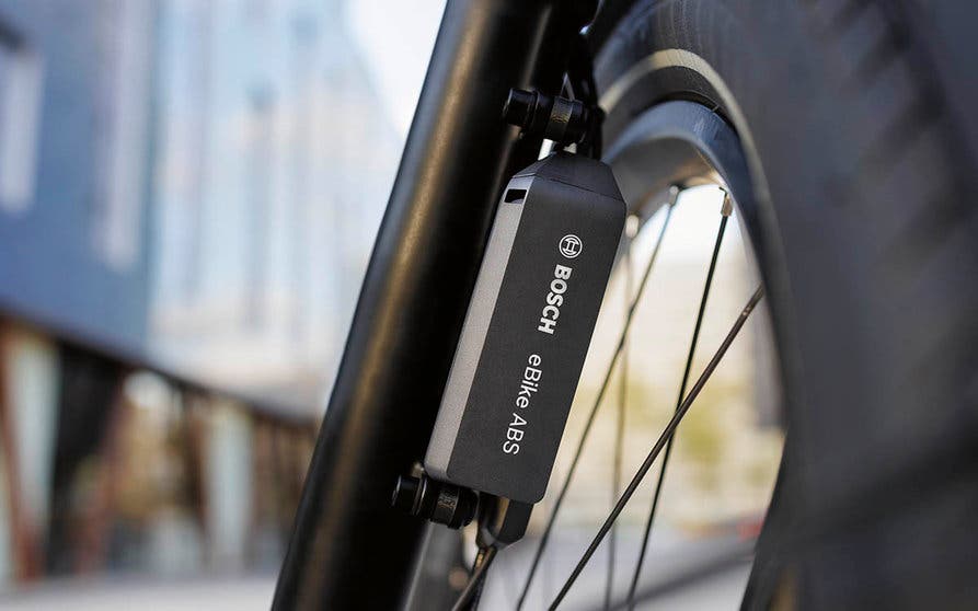  Bosch presenta en Eurobike el eBike ABS, las protecciones digitales antirrobo con la nueva función eBike Alarm, renueva sus unidades de accionamiento y muestra las nuevas baterías de mayor capacidad. 