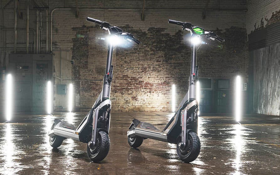  El Segway KickScooter GT1E es un patinete eléctrico urbano de altas prestaciones y el Segway KickScooter GT2P, es un patinete eléctrico deportivo que solo puede usarse en circuito privado. 