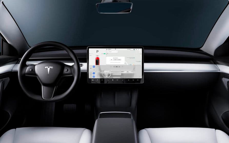  Hasta el 22 de julio de 2022 todos los coches eléctricos de Tesla contaban con conectividad estándar gratis para toda la vida. A partir de esta fecha este periodo gratuito se acota a ocho años. 