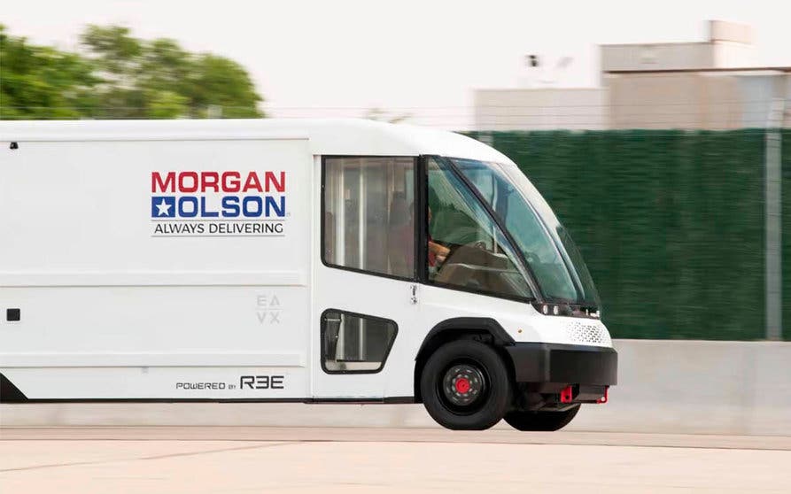  Morgan Olson y EAVX han diseñado la carrocería de furgoneta eléctrica de reparto Proxima Clase montada sobre la plataforma modular P7 de REE Automotive para camiones y autobuses. 